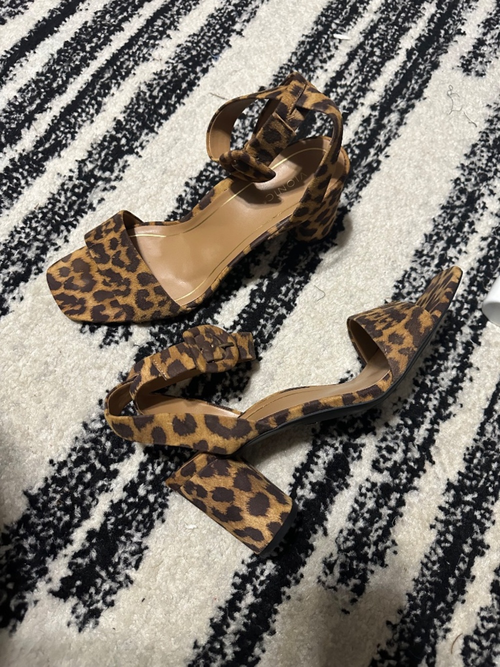 Leopard Vionic Heels - Picture 3 of 4